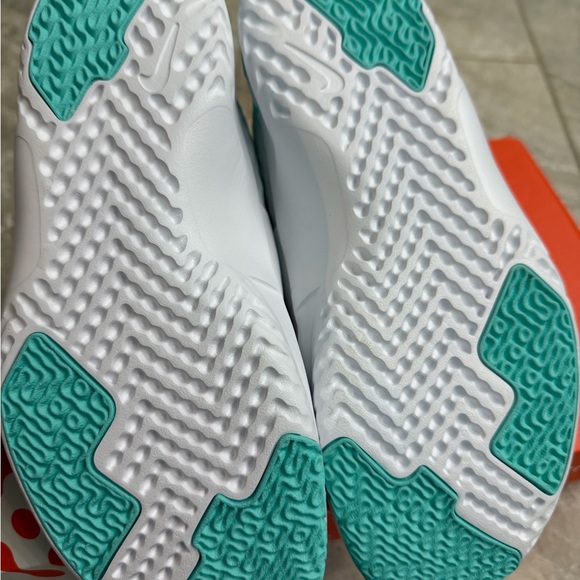 Nike Women’s Renew In Season TR 9 White and Pink Athletic Shoes - Picture 6 of 6